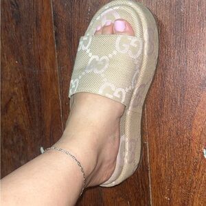 Gucci Tan Sandals Comfortable Slip-On Design